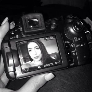 Meet your Posher, Yanet